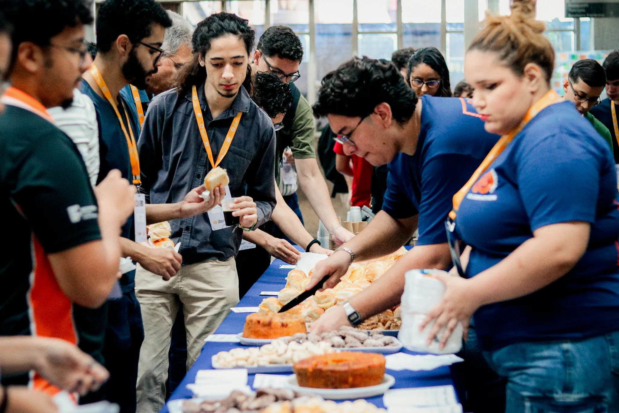 Participantes reunidos durante o coffee-break