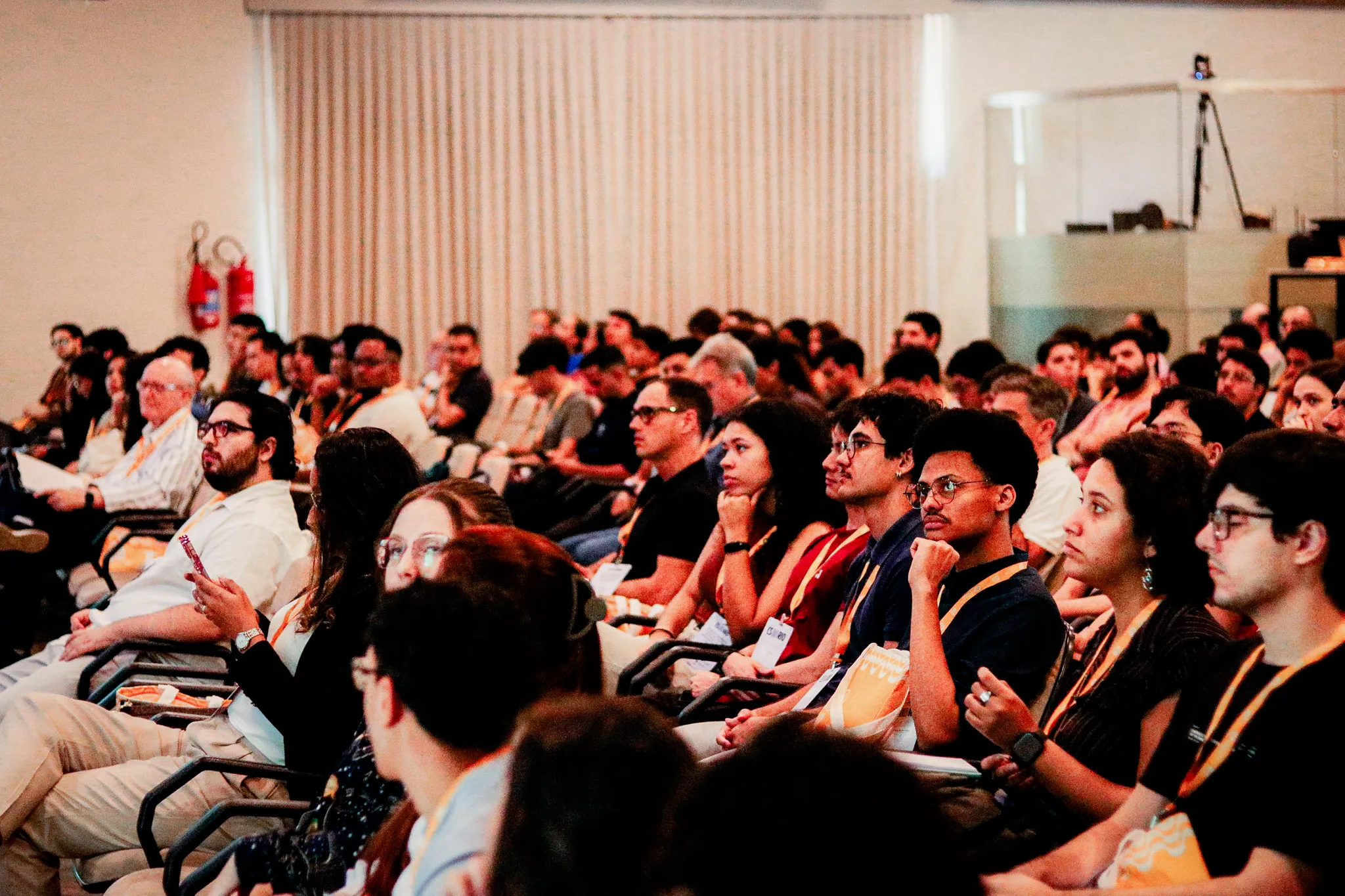 Plateia reunida durante a programação do IEEE CS80 Rio